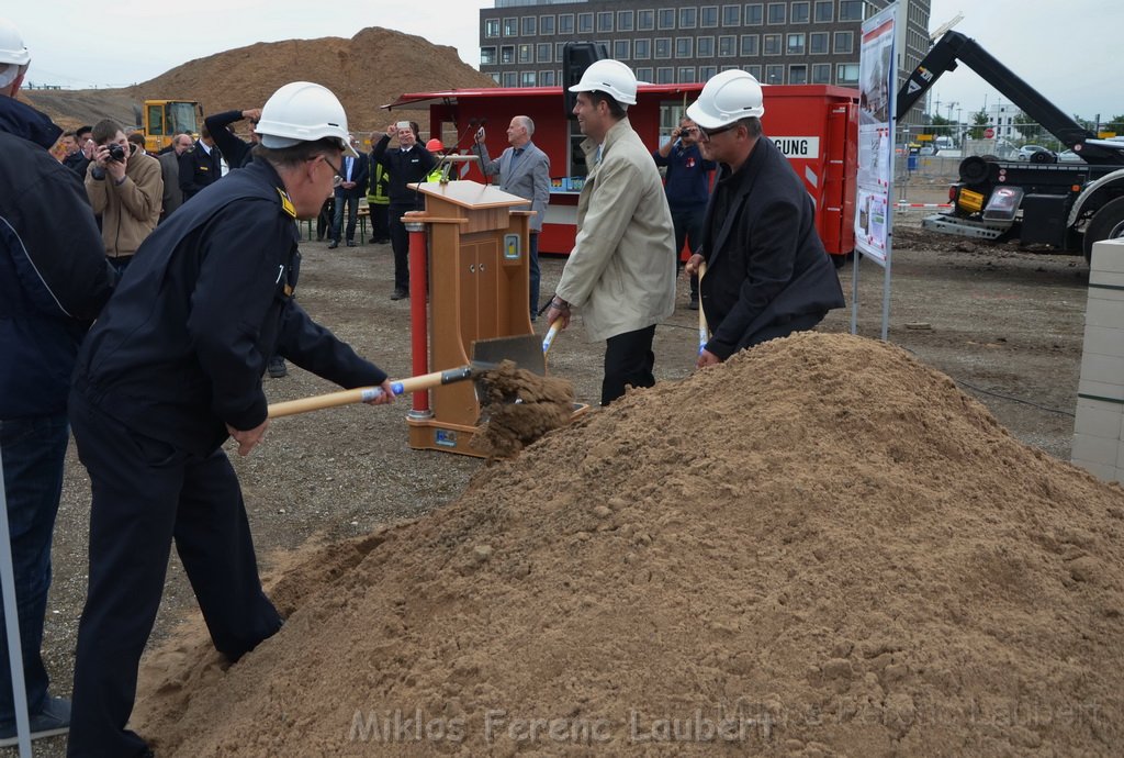 Erster Spatenstich Neues Feuerwehrzentrum Koeln Kalk Gummersbacherstr P111.JPG - Miklos Laubert